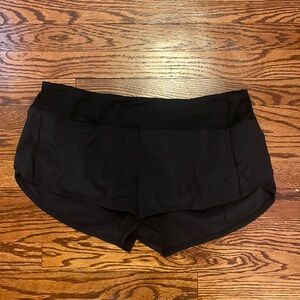 Black lululemon shorts speed up low rise lines short 2.5”